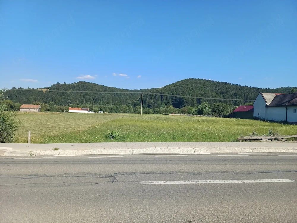 Teren intravilan de vânzare 