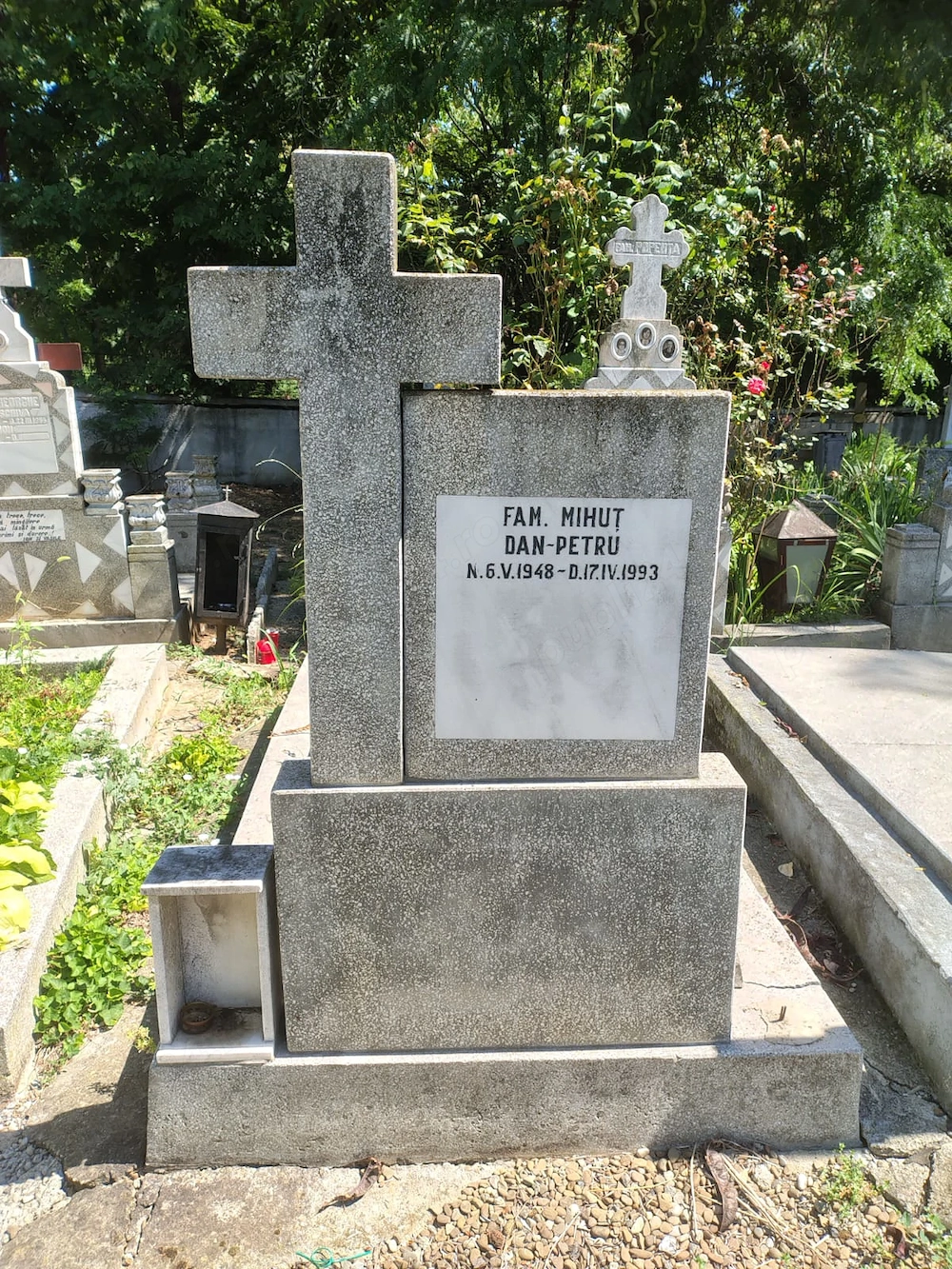 Vând loc de veci