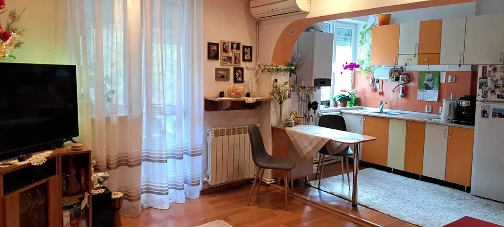 Apartament cu 2 camere CENTRU etajul 1 cu balcon si boxa 