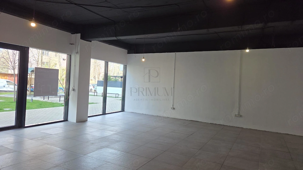 Spatiu comercial cu vitrine mari - Lipovei