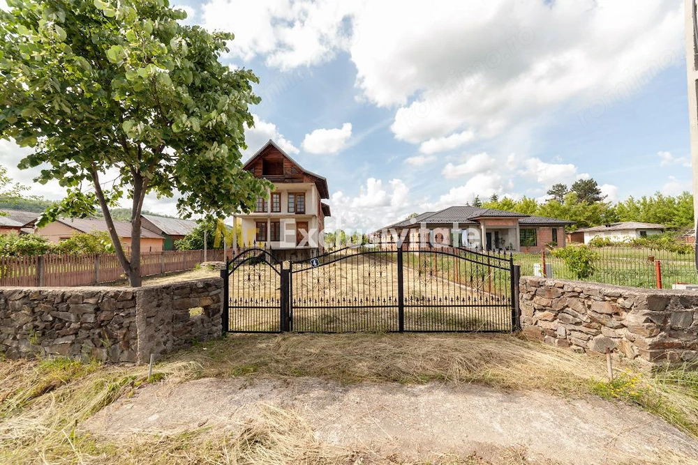 Casa +teren 1093 mp Domnesti-Arges cu o panorama superba!
