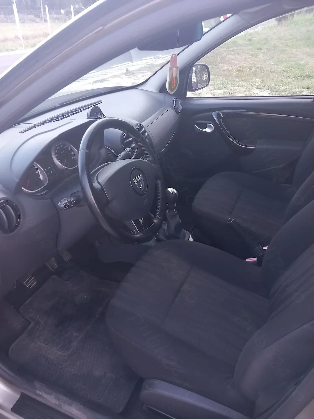 Vând mașină Dacia Duster