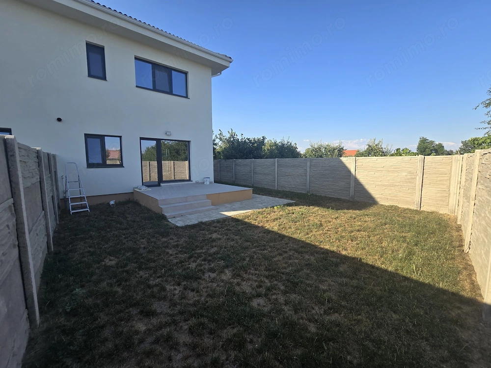 Duplex de Închiriat 4 camere 2 băi 700€ lângă Carrefour