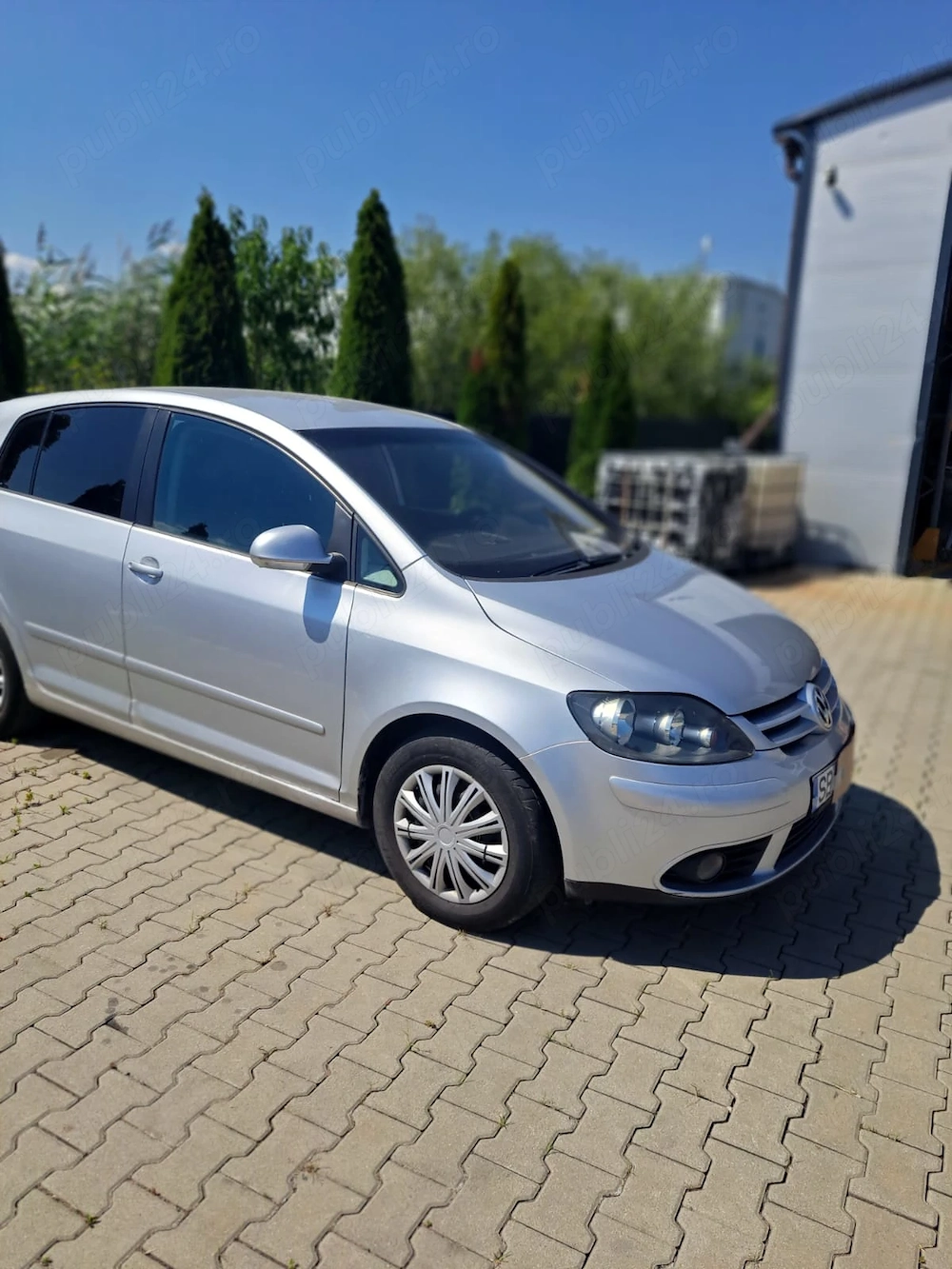 Vând golf plus 1,6 benzina
