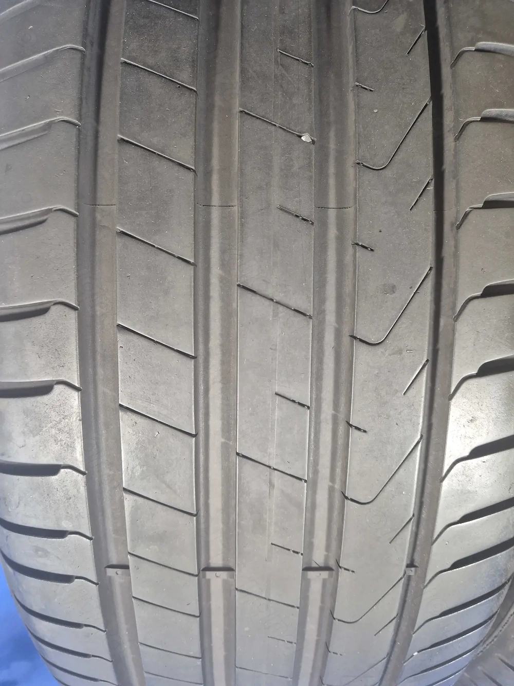 255/45/19 100v Pirelli Scorpion