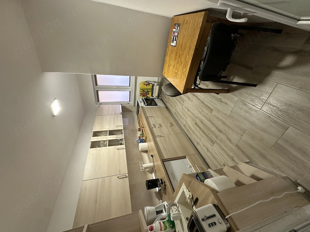 Vând apartament 3  camere Reșița.
