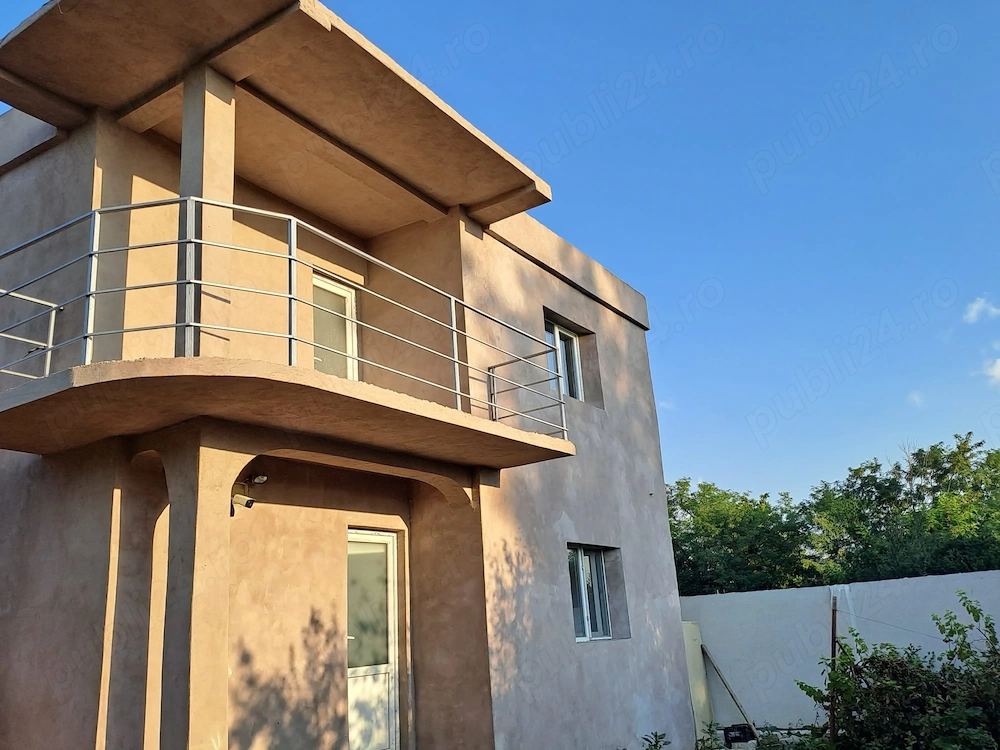  Proprietar   Gospodărie mare 5.600 mp, casă, livadă bogată, stupină și lac, com. Potlogi