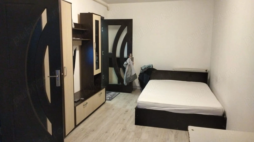 Închiriez garsoniera