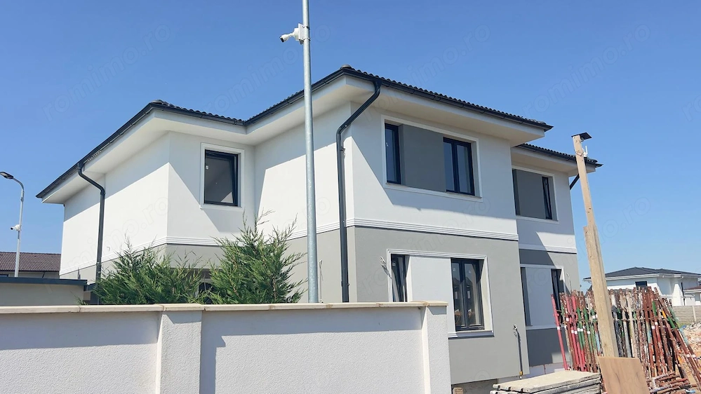 Teren Generos. Zona excelenta. 4 Camere. Bucatarie Inchisa. Camara. Terasa mare - acoperita.