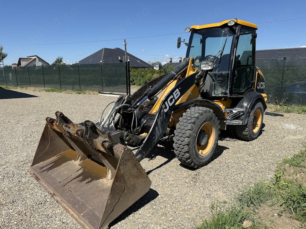 Vola încărcător frontal   Jcb 409  furci