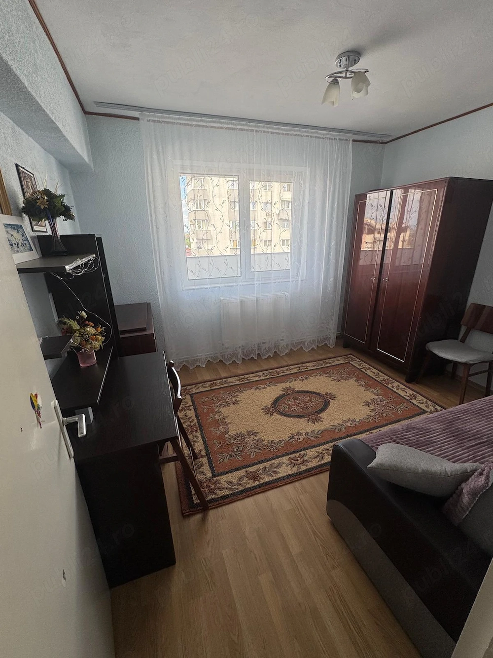 vând apartament 3 camere
