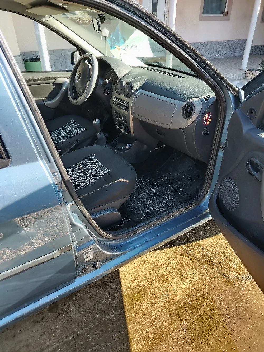Vând Dacia Logan 