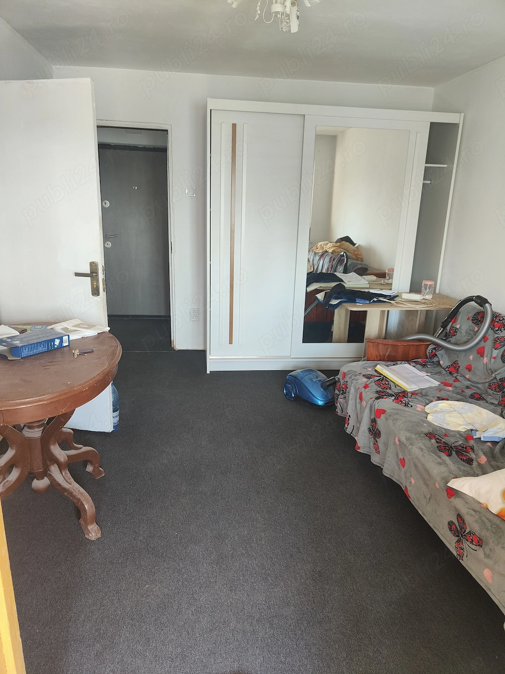 Închiriez apartament
