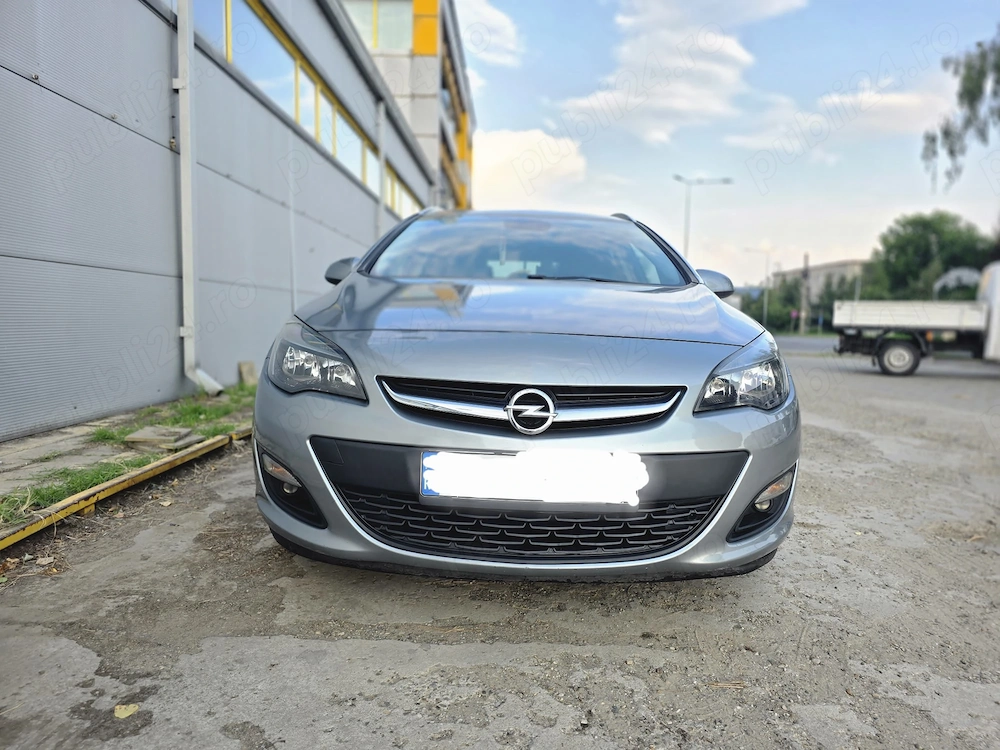Opel Astra Sports Tourer din 2015