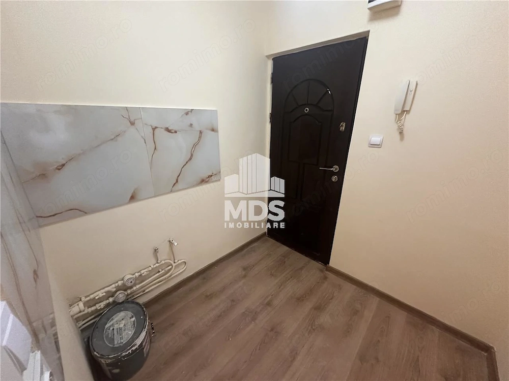 Garsoniera prospat renovata la parter in zona Soarelui