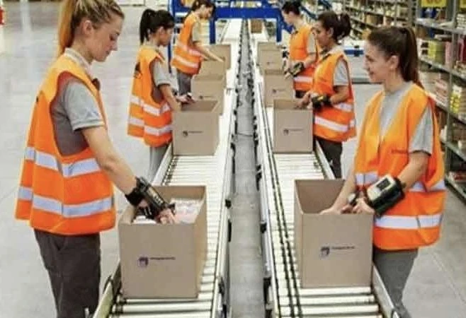 Manipulant colete   operator ambalare   salariu de la 4.000 lei net