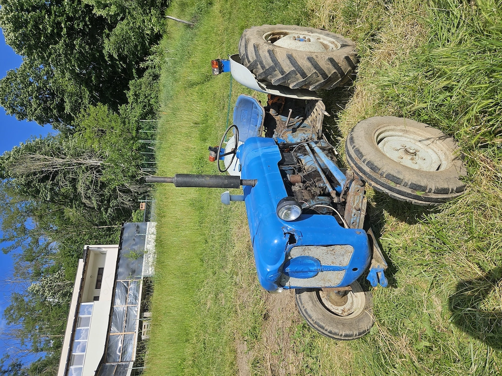 Vând tractor fordson dexta