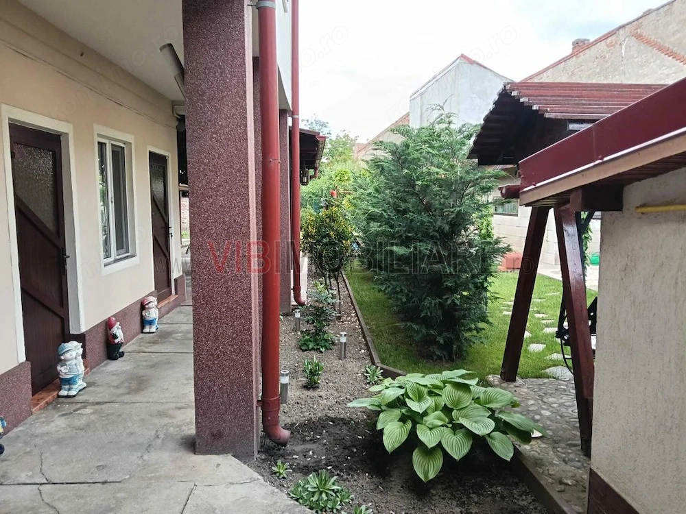 Casă individuală | 176 mp utili | 2 locuințe în curte | Teren 327 mp/ zona Cetatii