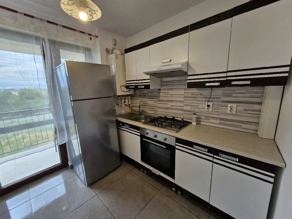 închiriez apartament cu 3 camere decomandat