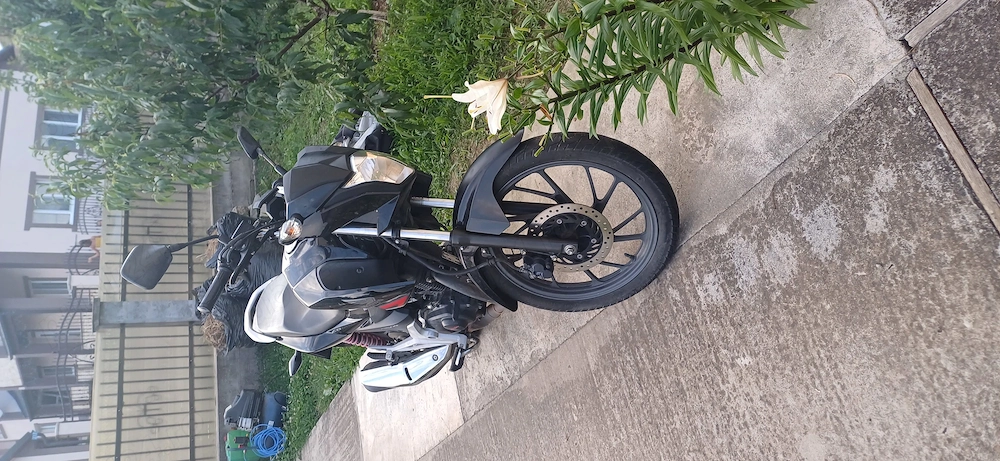 Vând motocicleta honda 125cm3
