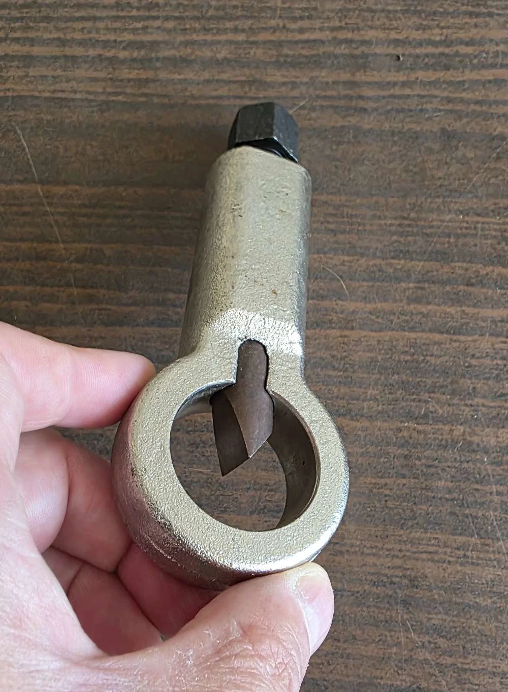 Taietor de piulite blocate sau ruginite 12-32 mm pentru a salva surubul