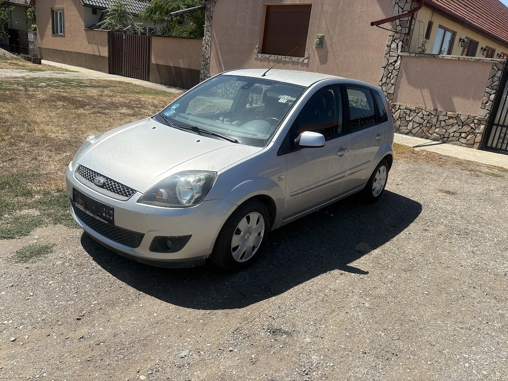 Vând Ford fiesta 2008 km reali