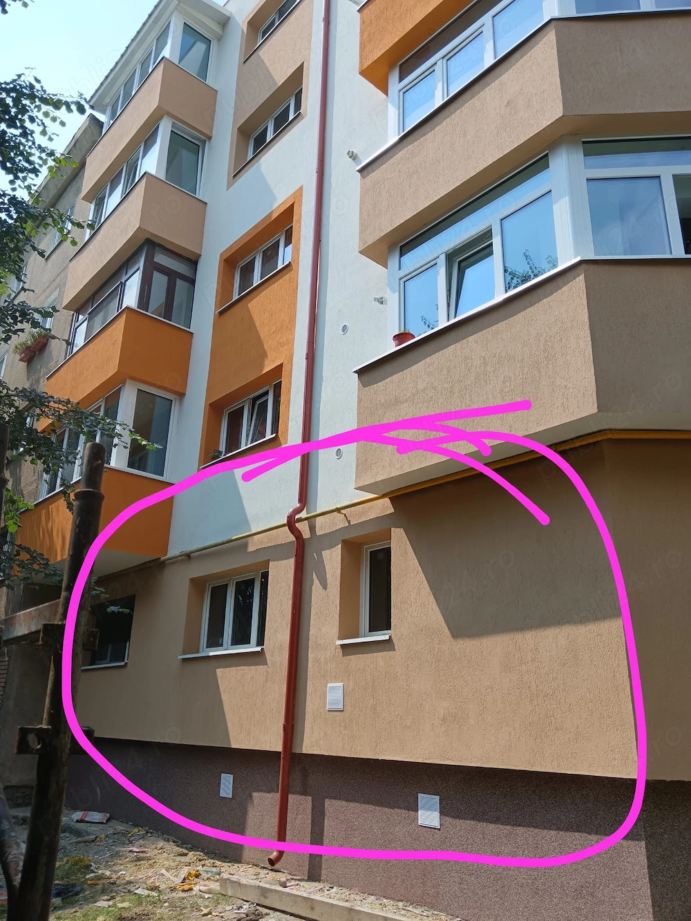 Garsoniera Comănești central , parter
