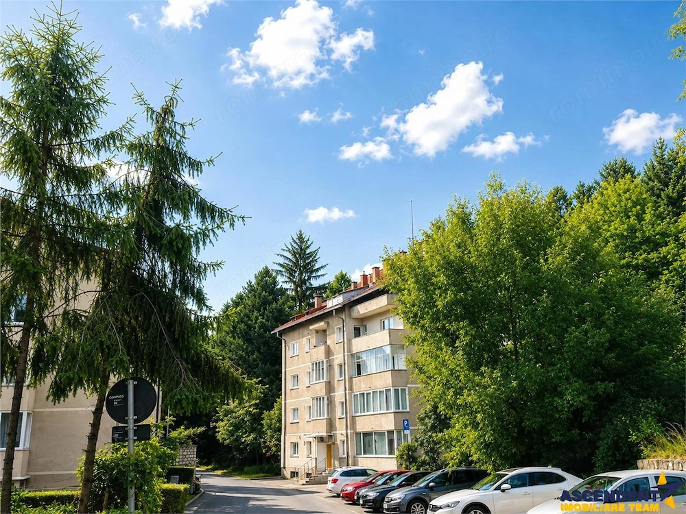 Drumul Poienii .LIvada Postei: 3 camere decomandate,2 balcoane,vedere verde, Brasov