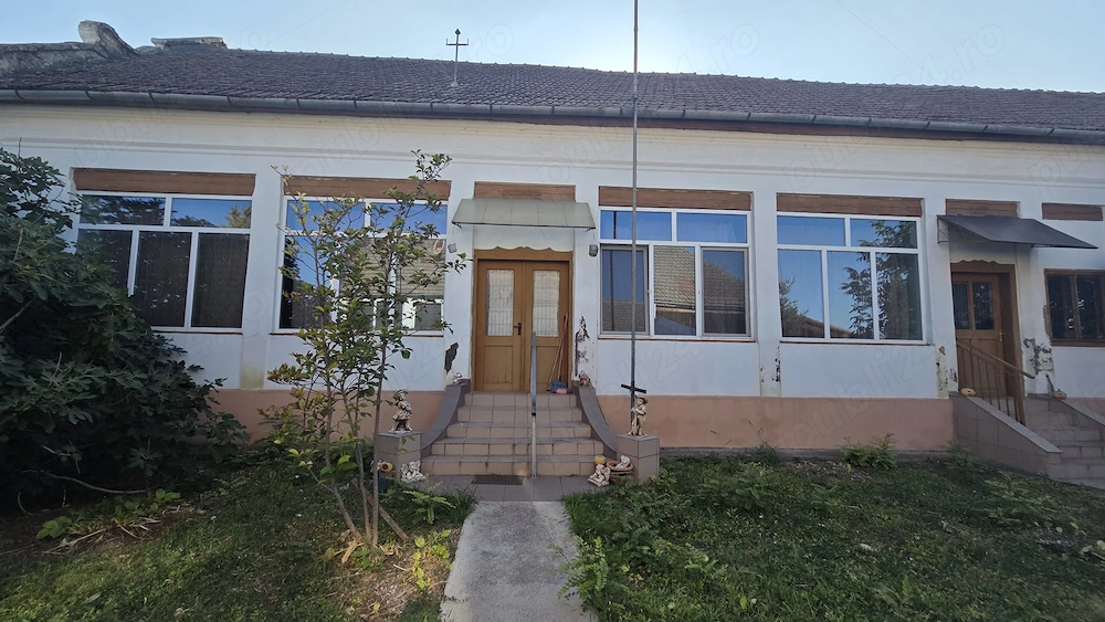 Vand casa caramida pe colt in Satchinez