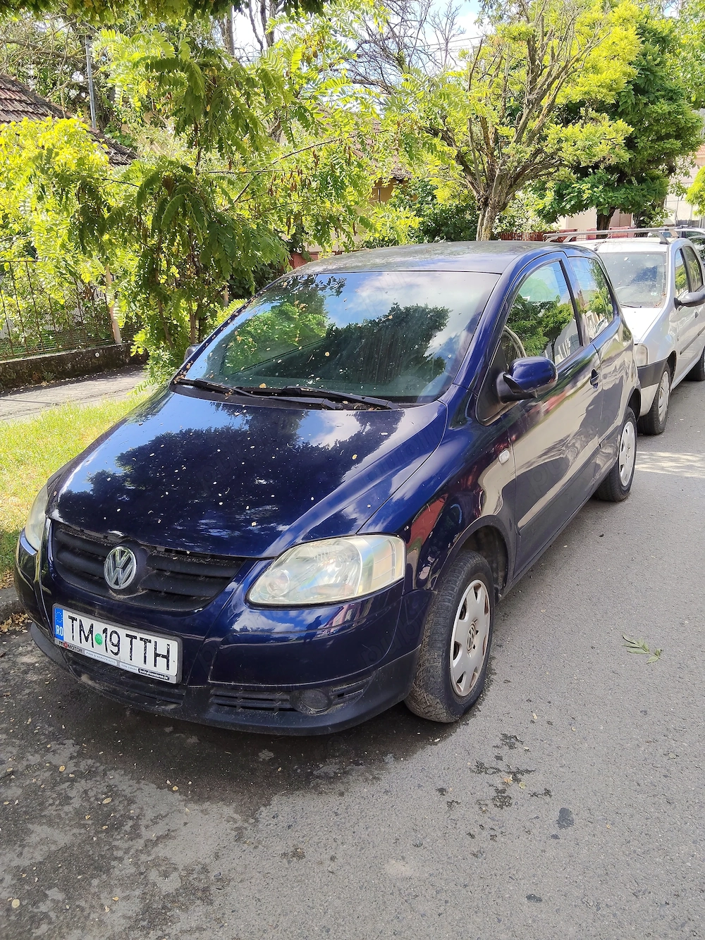 Vând  W,Fox. _2005 benzina 1400 cm  cubi .Preț 1200 euro.nr tel  
