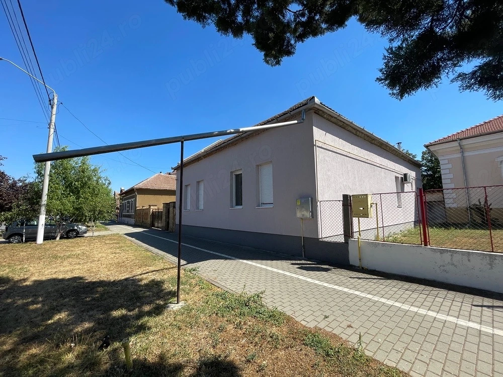 Casa de vanzare langa Penny Curtici  ultracentral 