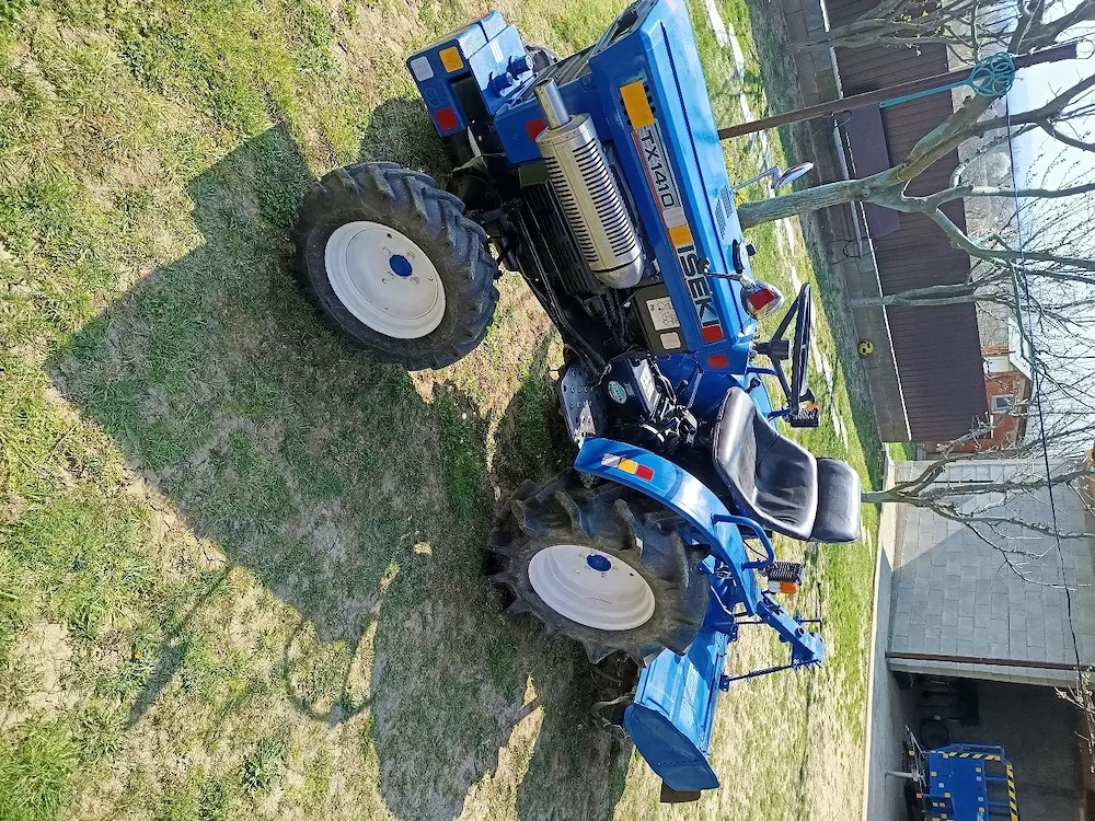 tractor iseki 4x4 cu freză și plug 