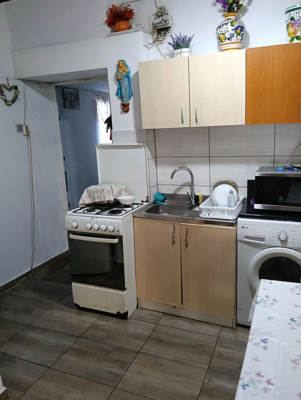 Vand apartament la casa 