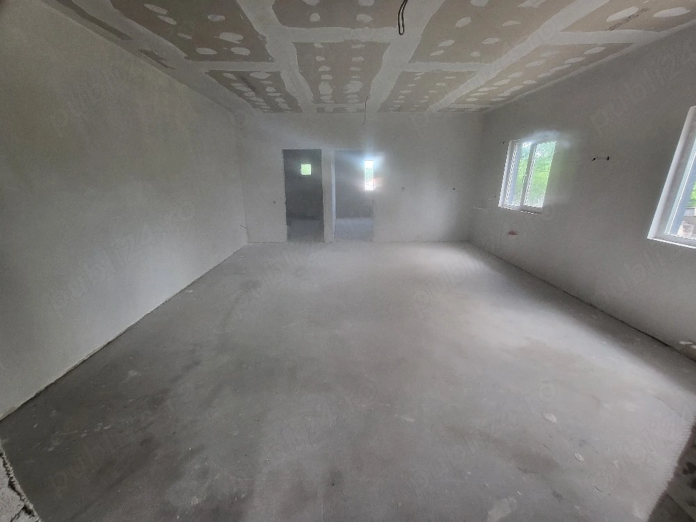 propietar casa 3 camere in lumina