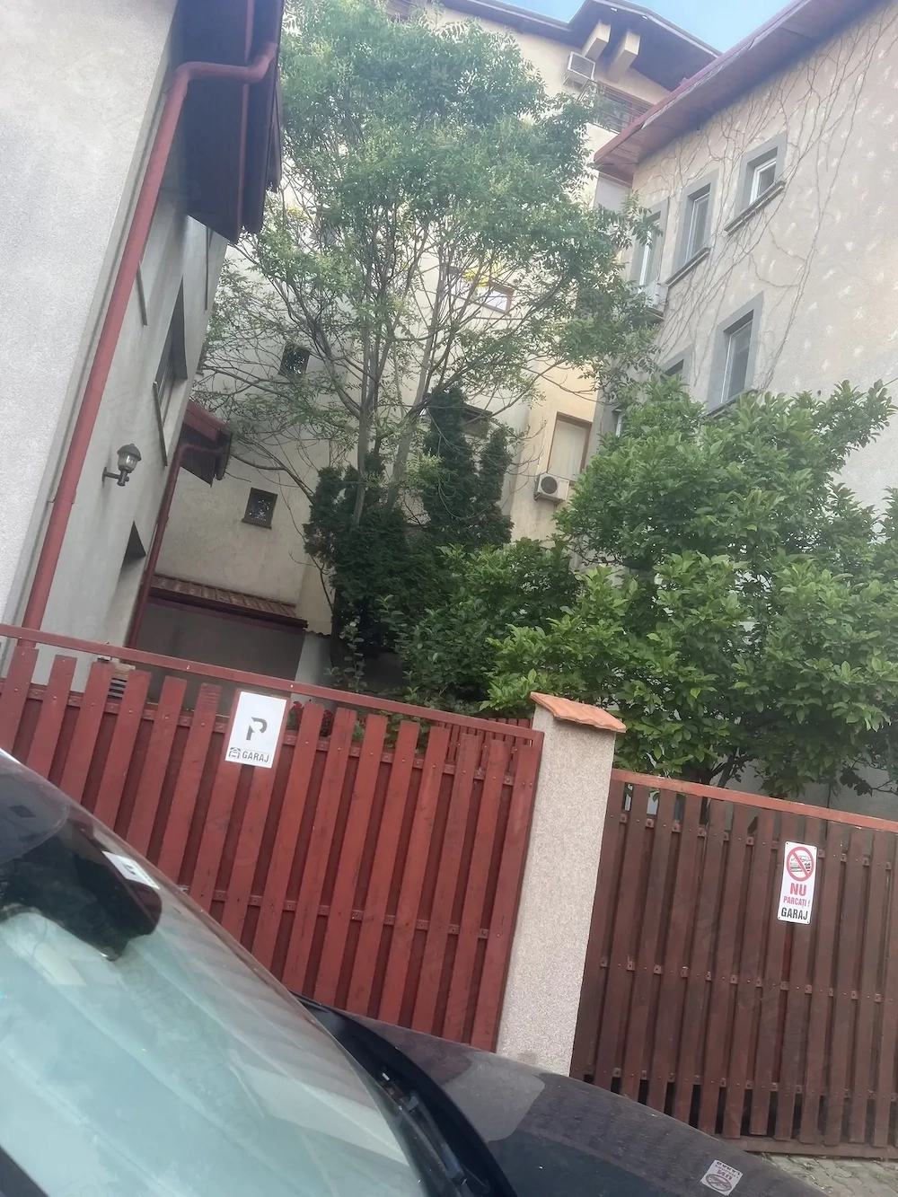 Ofer spre închiriere vilă în zona Turda-1Mai.  Pretabil sediu firma, clinică,birouri avocatura,notar