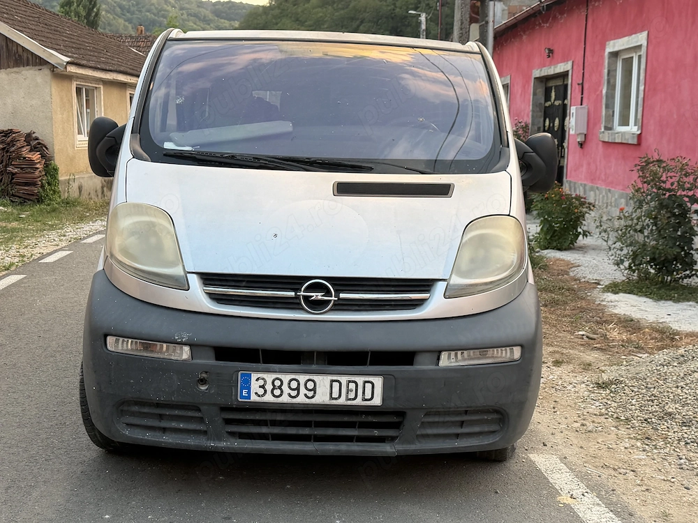 Vând sau Schimb Opel Vivaro 1.9 Diesel 8+1 locuri 