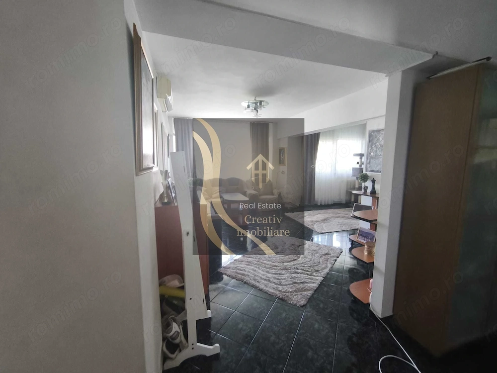 Vand apartament 4 camere , decomandat, mobilat si utilat, la autogara Militari et. 8/10