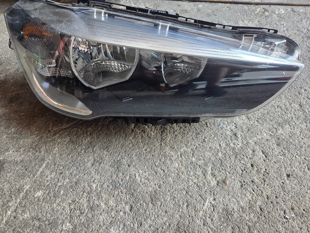 Far faruri stanga dreapta halogen original BMW X1 F48 cod 7346536 7346535