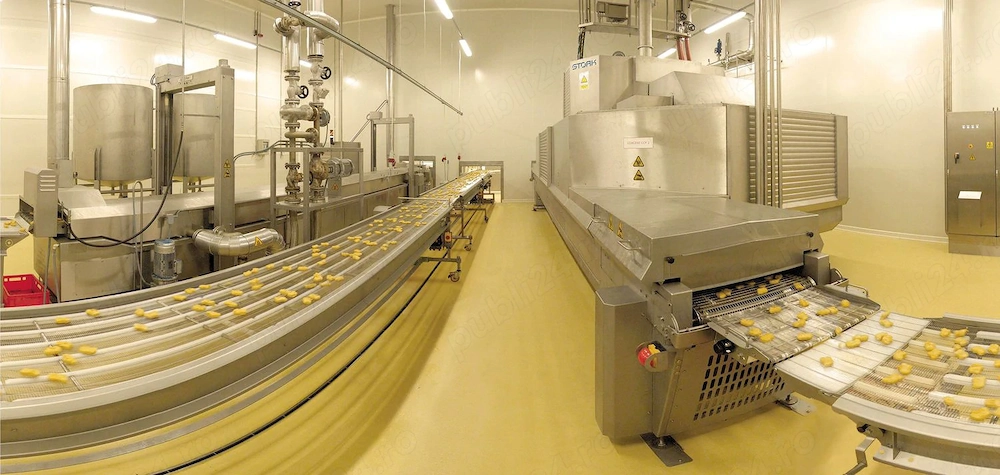 Muncitor necalificat în fabrica de procesare carne 