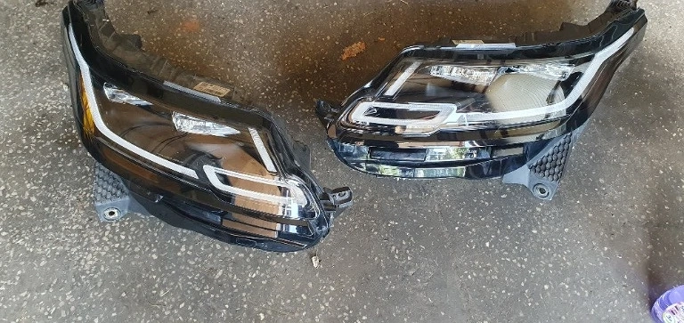 Far faruri stanga dreapta Range Rover Velar cod J8A2-13W029-DG J8A2-13W030-DG