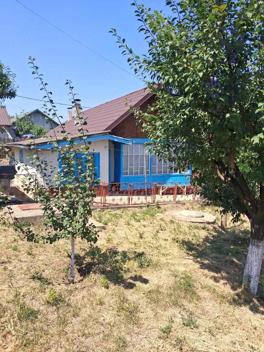 Casă bătrânească locuibilă + suprafață totală teren - 1000mp,  Vânători-Popricani,  10 km de Iași 