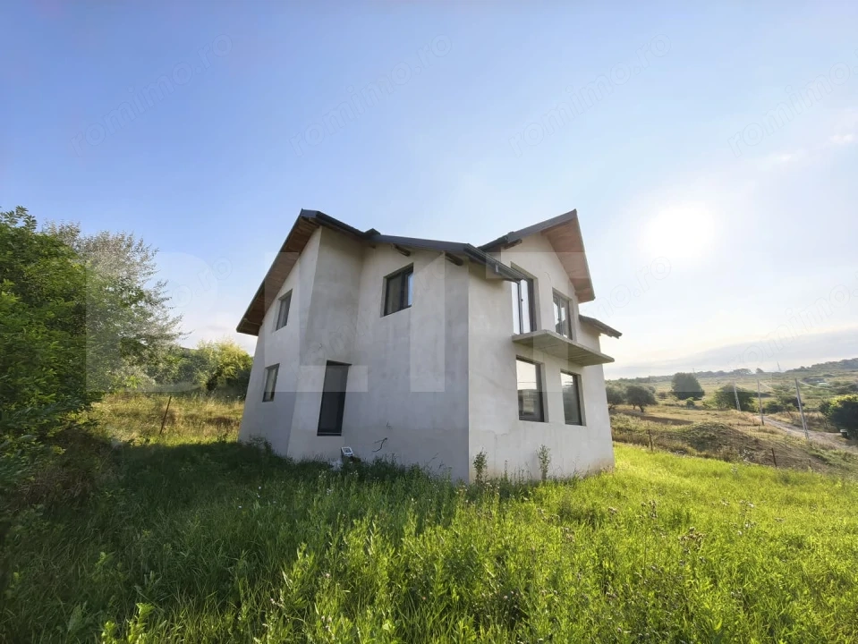 Casă individuală 4 camere, 120 mp utili, zona Bucium 