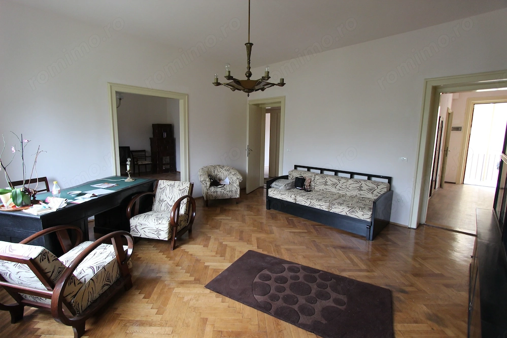 Apartament spatios 3 camere,zona medicina
