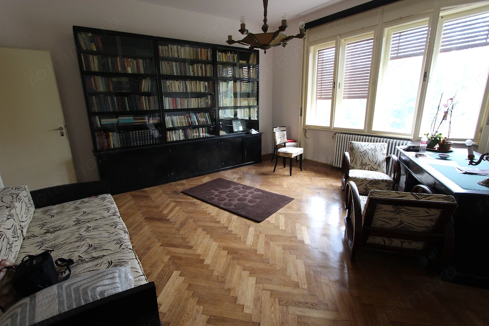 Apartament spatios 3 camere,zona medicina