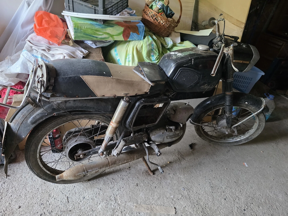 Motocicleta Mobra 50 
