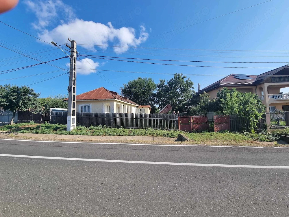 Casă nelocuibila si teren de vanzare