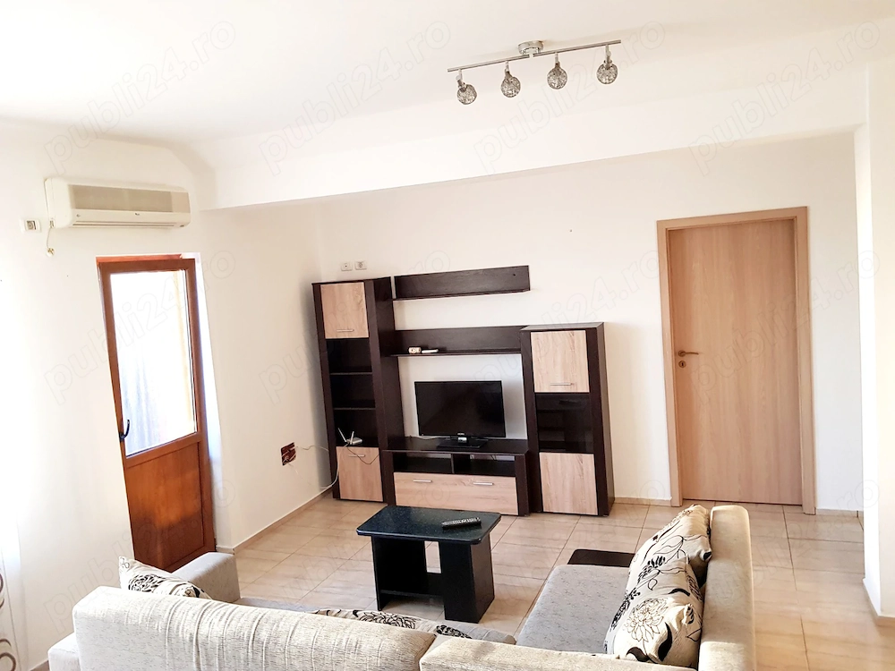 Proprietar inchiriez apartment cu 3 camere zona Spitalul Judetean