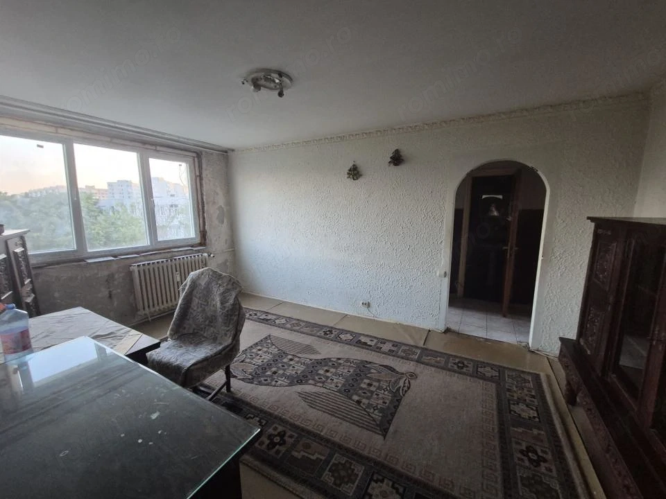 apartament 3 camere langa Metrou 1 Decembrie. Negociabil