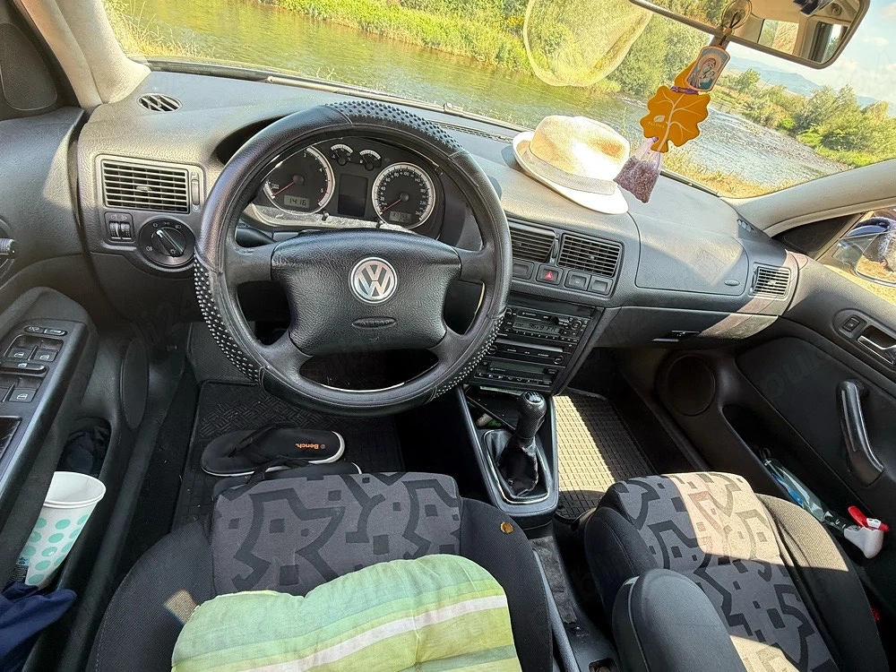 Vând Golf 4