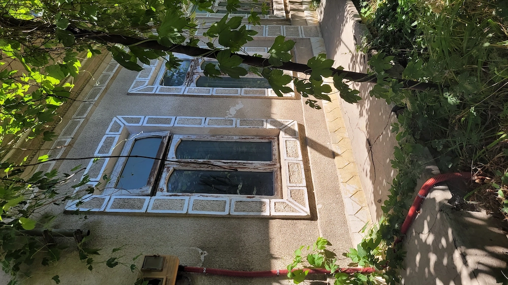 Teren și casa central, Cerbul de Aur